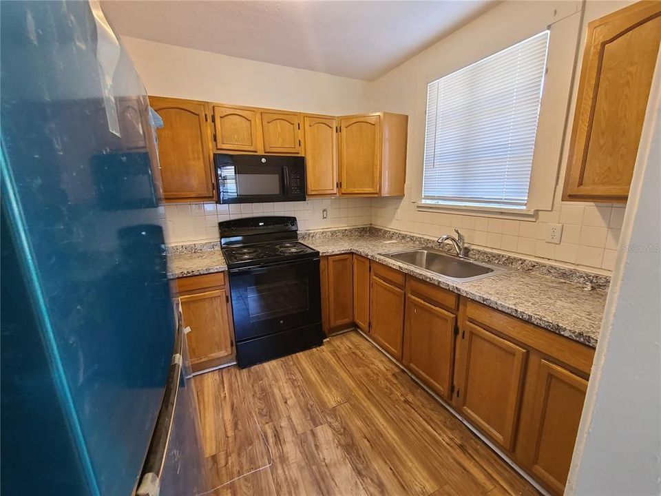For Rent: $1,675 (2 beds, 1 baths, 873 Square Feet)