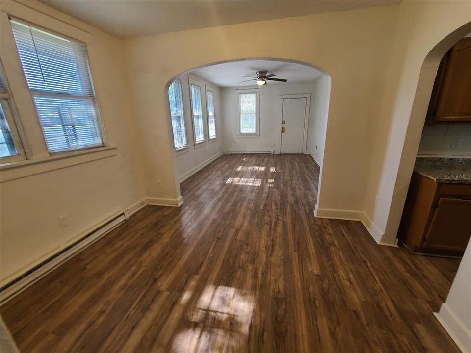 For Rent: $1,675 (2 beds, 1 baths, 873 Square Feet)