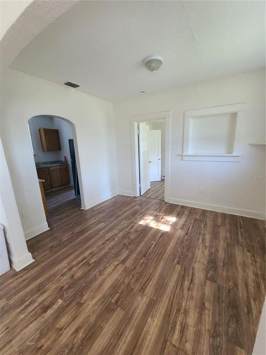 For Rent: $1,675 (2 beds, 1 baths, 873 Square Feet)