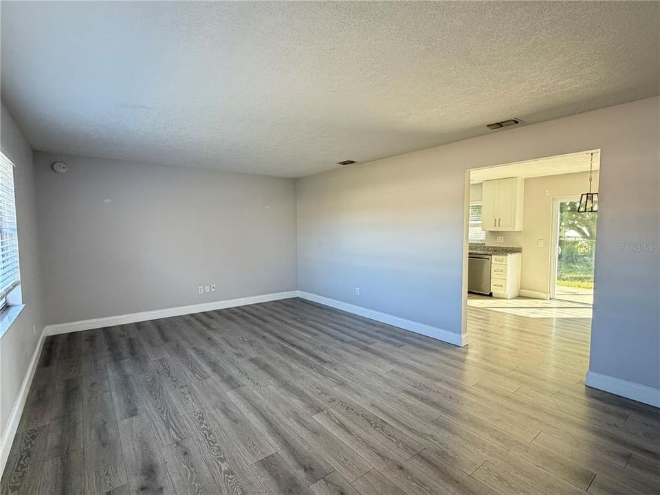 For Rent: $1,990 (3 beds, 2 baths, 1209 Square Feet)
