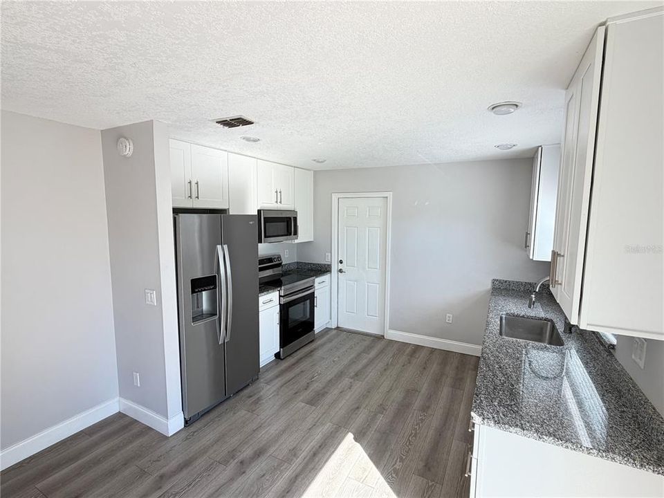 For Rent: $1,990 (3 beds, 2 baths, 1209 Square Feet)