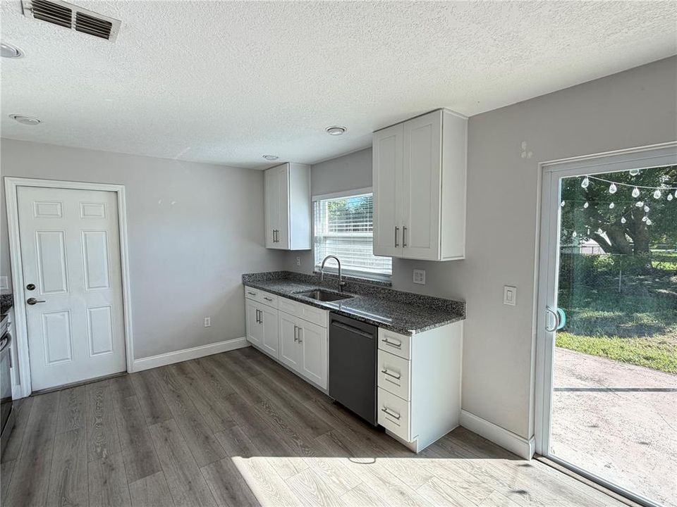 For Rent: $1,990 (3 beds, 2 baths, 1209 Square Feet)