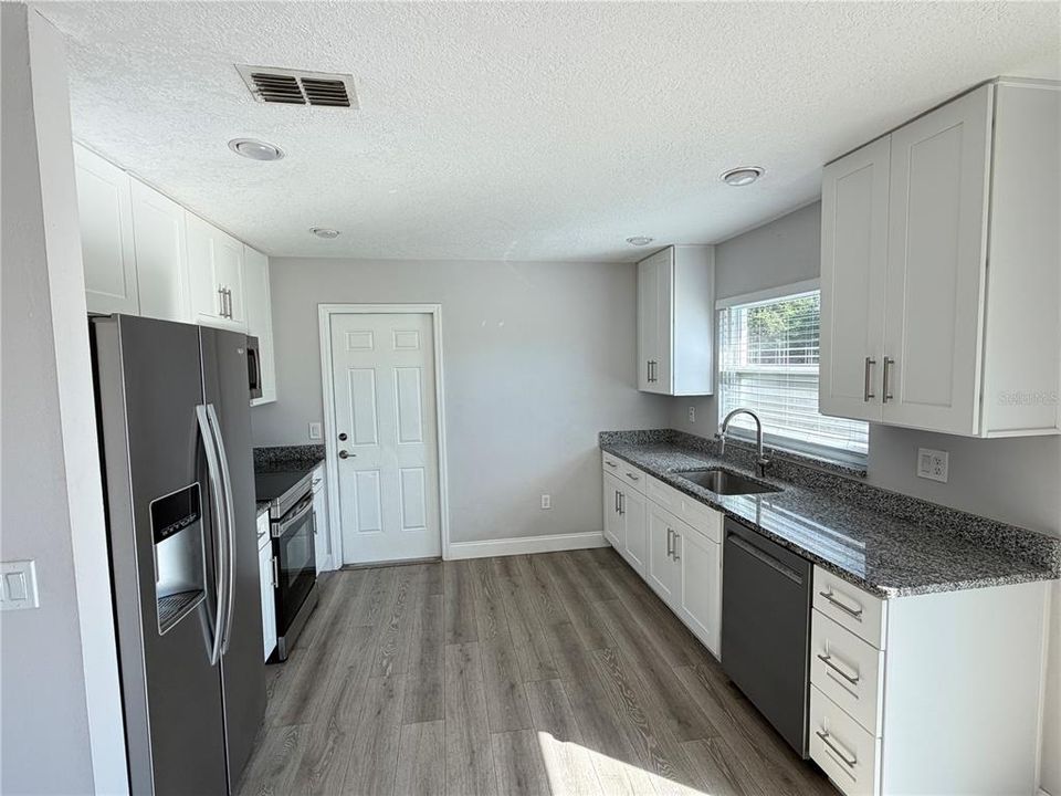 For Rent: $1,990 (3 beds, 2 baths, 1209 Square Feet)