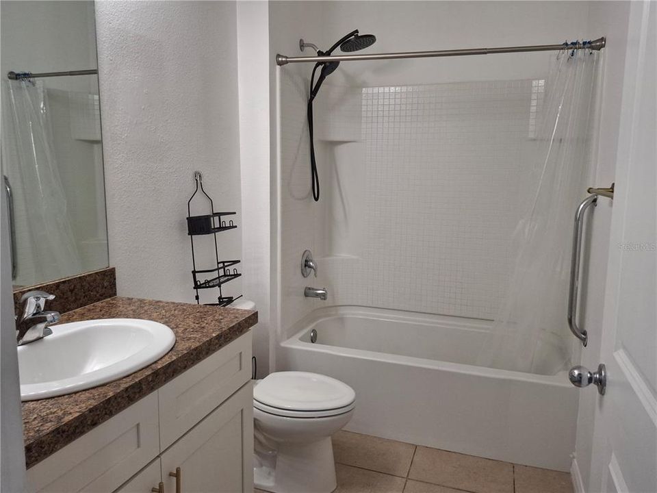 На продажу: $300,000 (4 спален, 2 ванн, 1827 Квадратных фут)