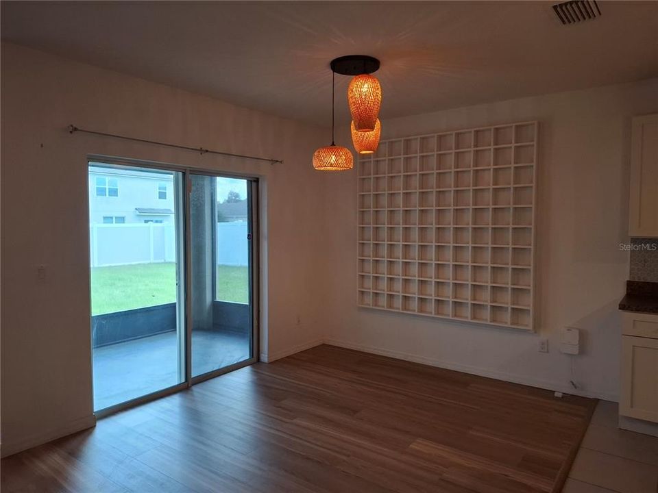 На продажу: $300,000 (4 спален, 2 ванн, 1827 Квадратных фут)