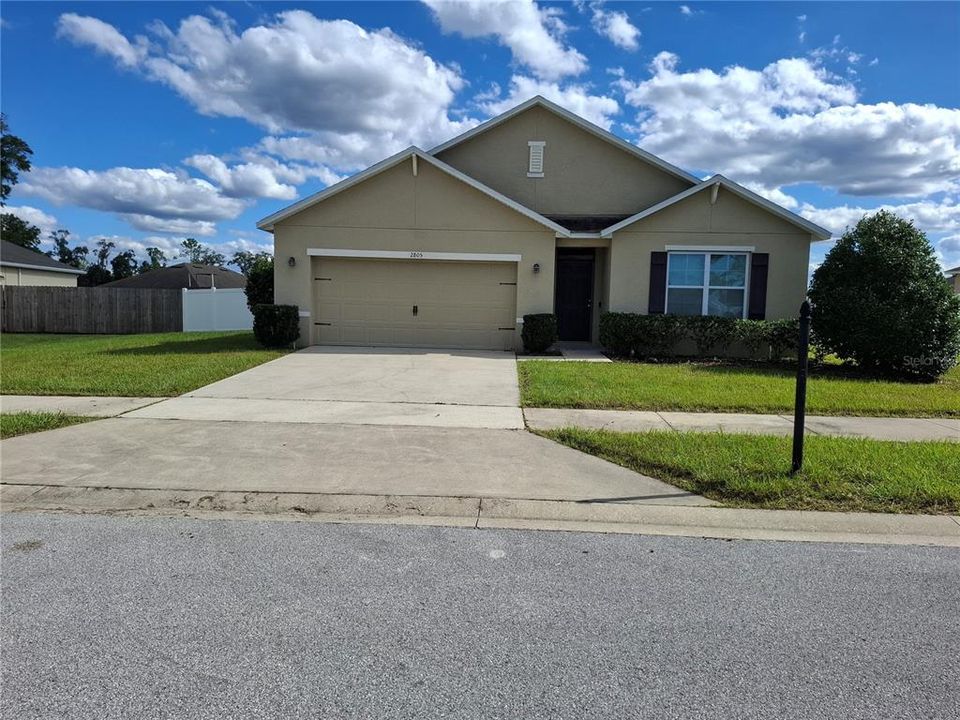 На продажу: $300,000 (4 спален, 2 ванн, 1827 Квадратных фут)
