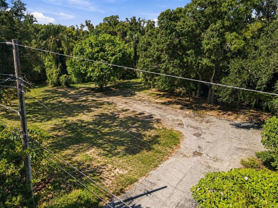 待售: $649,000 (0.49 acres)