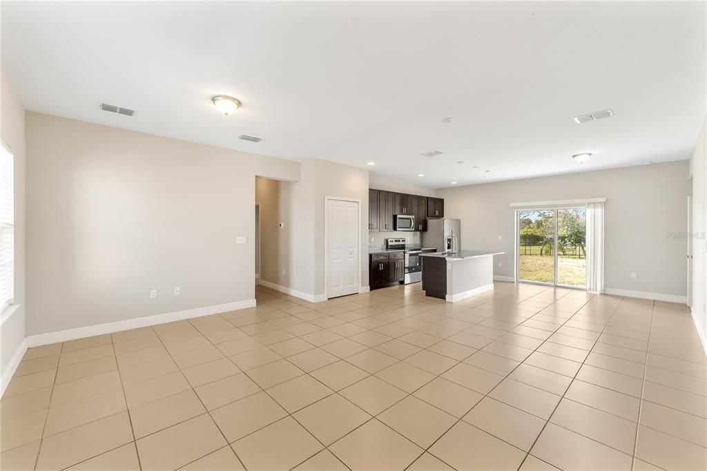 For Sale: $279,000 (4 beds, 2 baths, 1580 Square Feet)