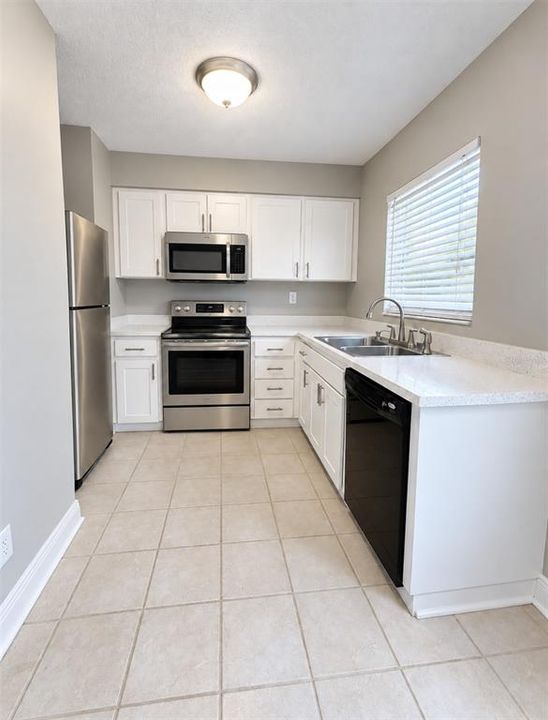 For Rent: $2,100 (3 beds, 1 baths, 1230 Square Feet)