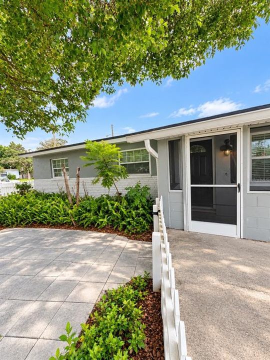 For Rent: $2,100 (3 beds, 1 baths, 1230 Square Feet)
