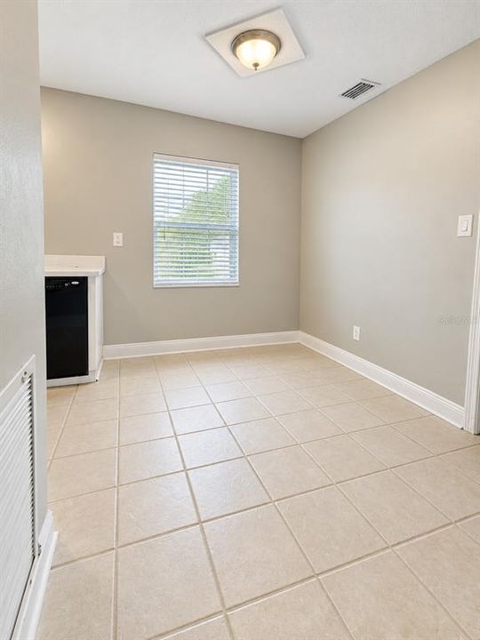 For Rent: $2,100 (3 beds, 1 baths, 1230 Square Feet)