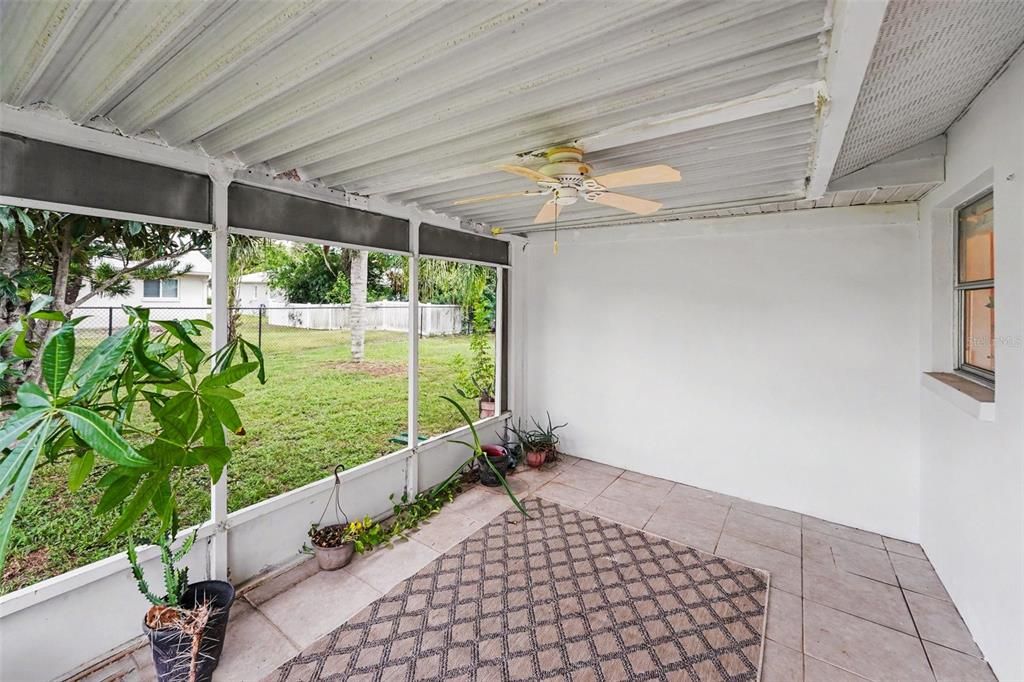 For Sale: $299,900 (2 beds, 2 baths, 1108 Square Feet)