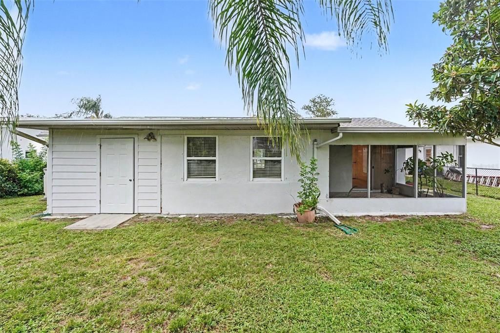 For Sale: $299,900 (2 beds, 2 baths, 1108 Square Feet)