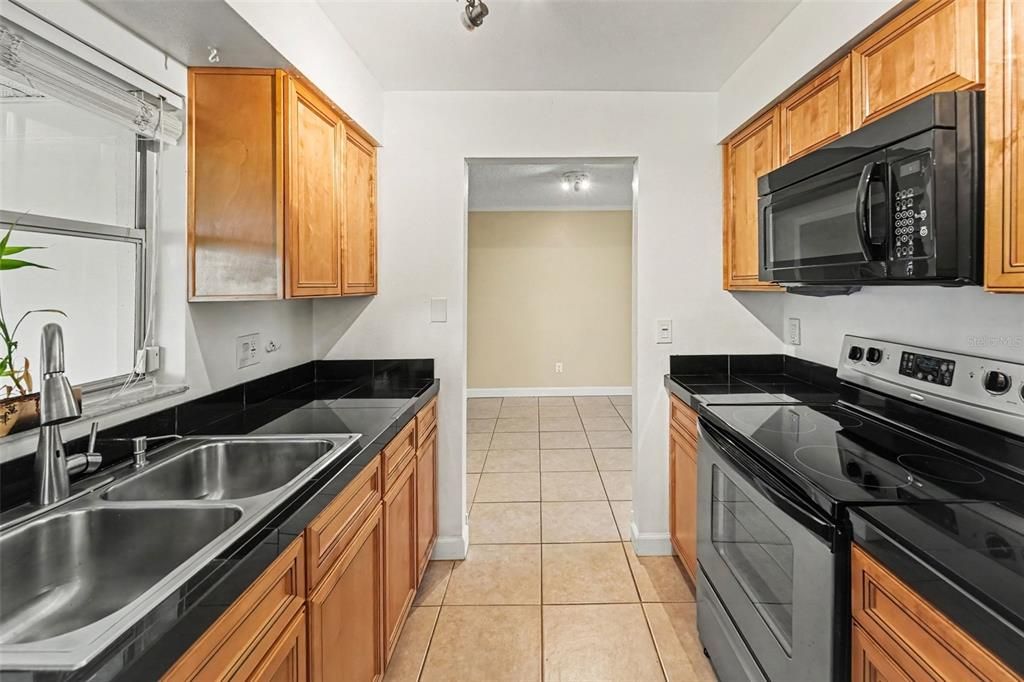 For Sale: $299,900 (2 beds, 2 baths, 1108 Square Feet)