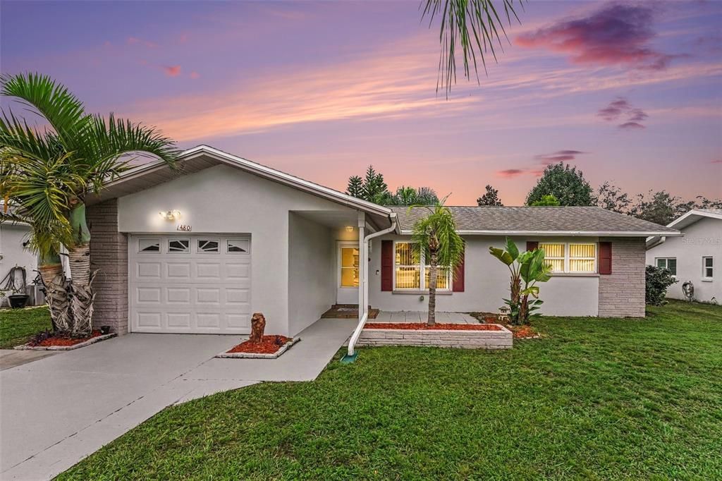 For Sale: $299,900 (2 beds, 2 baths, 1108 Square Feet)