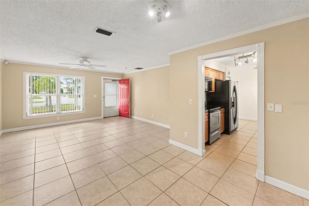 For Sale: $299,900 (2 beds, 2 baths, 1108 Square Feet)