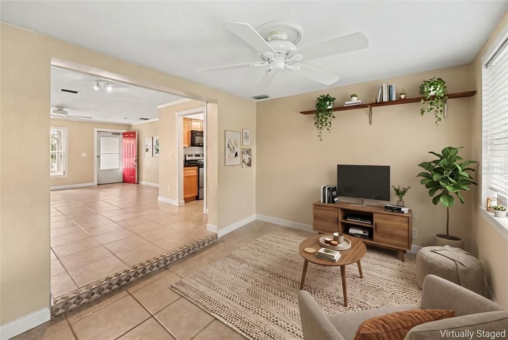 For Sale: $299,900 (2 beds, 2 baths, 1108 Square Feet)