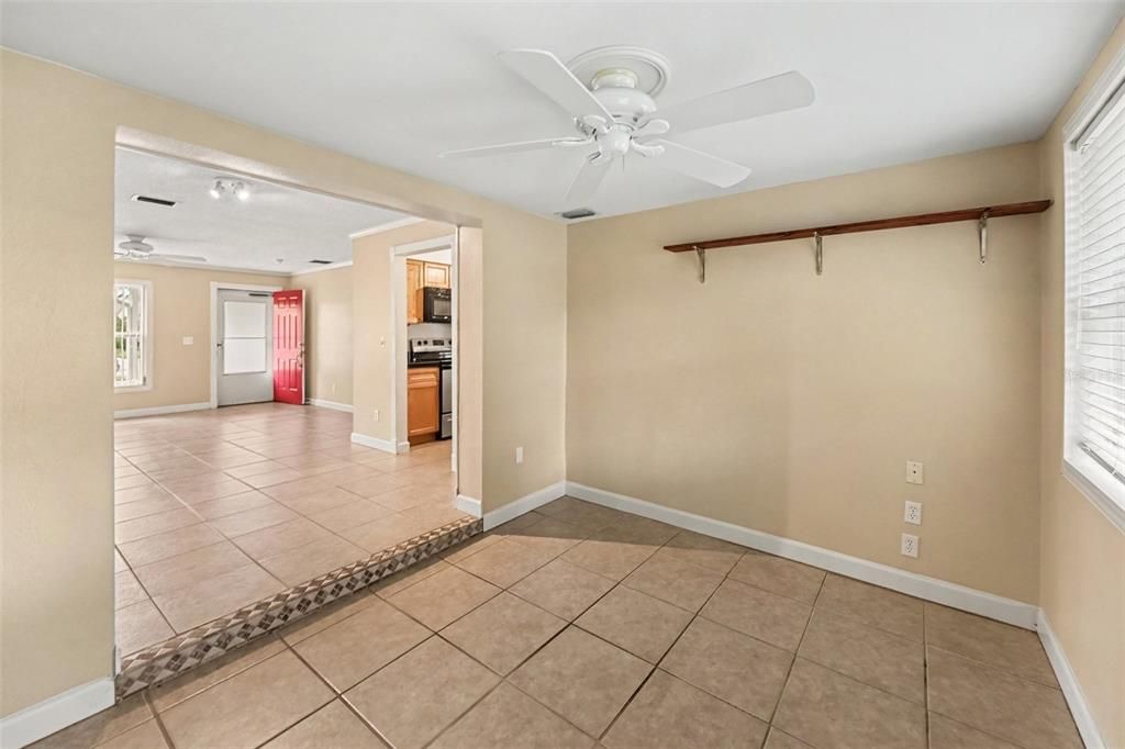 For Sale: $299,900 (2 beds, 2 baths, 1108 Square Feet)