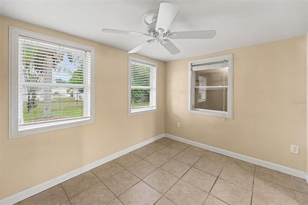 For Sale: $299,900 (2 beds, 2 baths, 1108 Square Feet)
