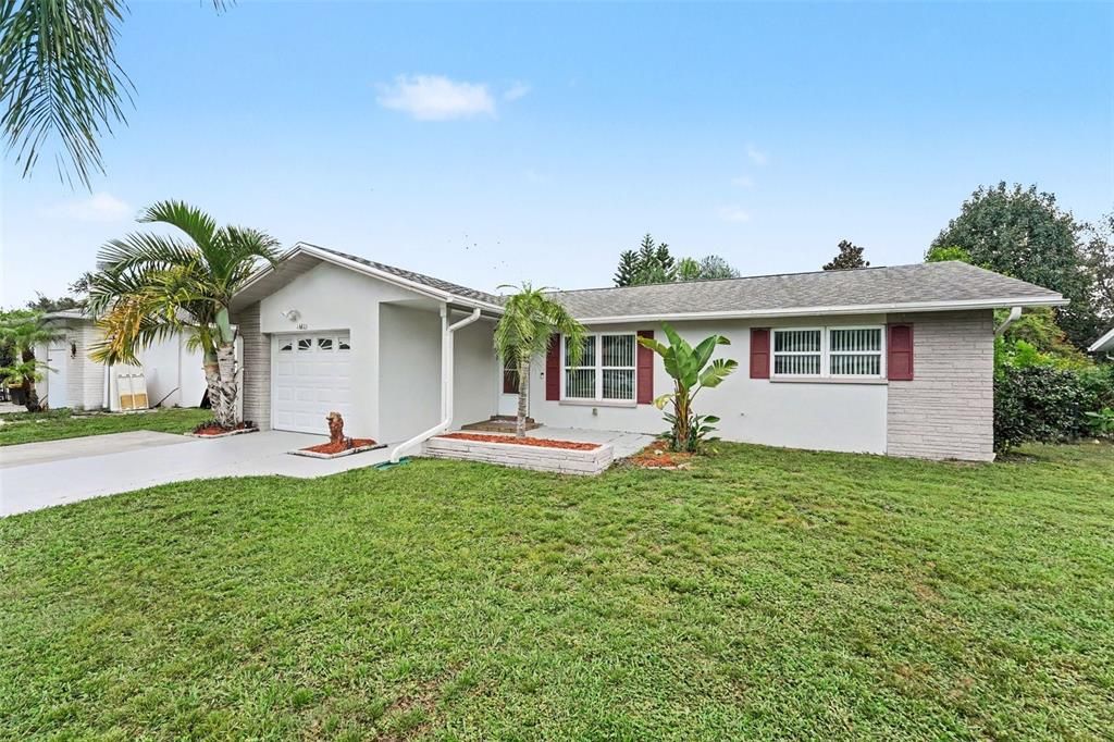 For Sale: $299,900 (2 beds, 2 baths, 1108 Square Feet)