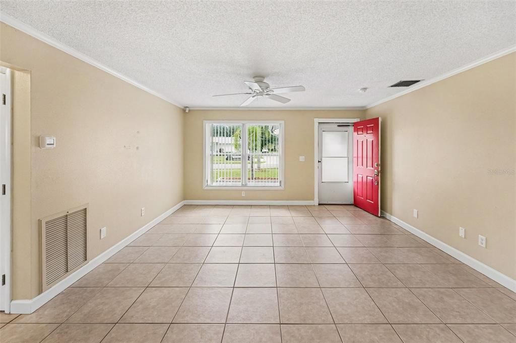 For Sale: $299,900 (2 beds, 2 baths, 1108 Square Feet)