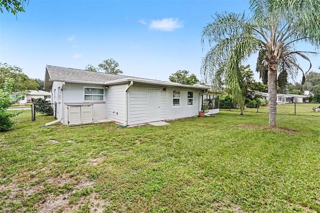 For Sale: $299,900 (2 beds, 2 baths, 1108 Square Feet)