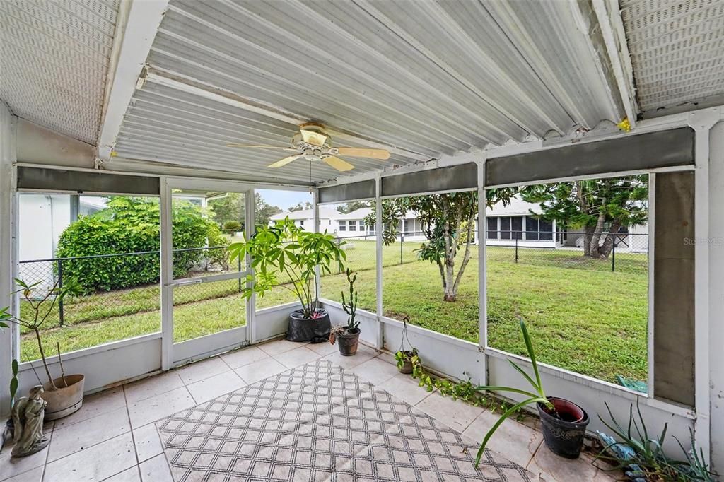 For Sale: $299,900 (2 beds, 2 baths, 1108 Square Feet)