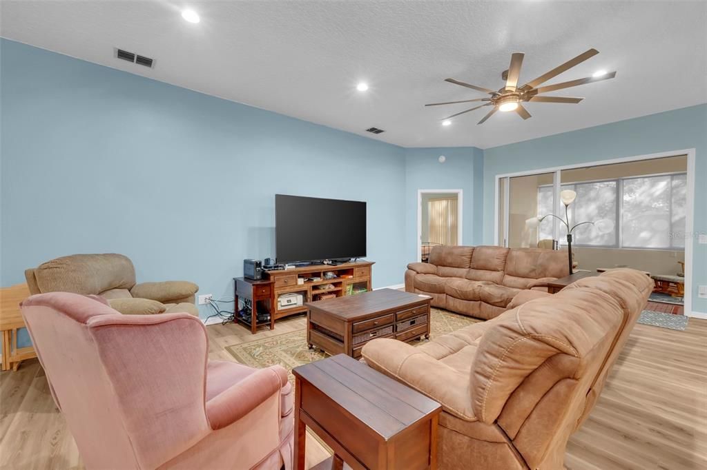 For Sale: $364,000 (3 beds, 2 baths, 2159 Square Feet)