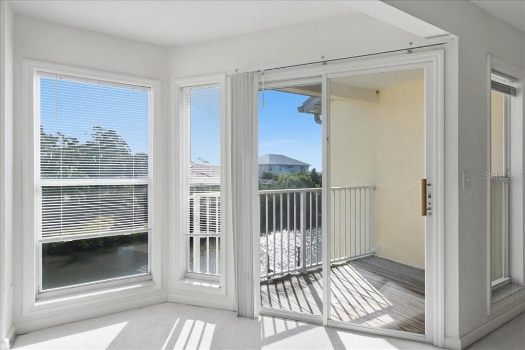 En Venta: $405,000 (3 camas, 3 baños, 1834 Pies cuadrados)