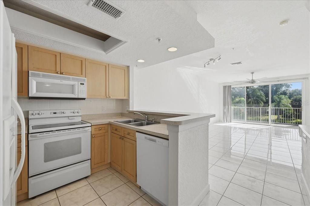En Venta: $405,000 (3 camas, 3 baños, 1834 Pies cuadrados)