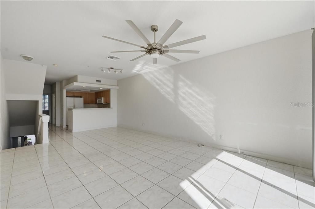 En Venta: $405,000 (3 camas, 3 baños, 1834 Pies cuadrados)