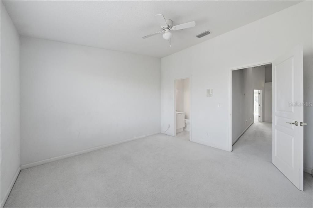 En Venta: $405,000 (3 camas, 3 baños, 1834 Pies cuadrados)