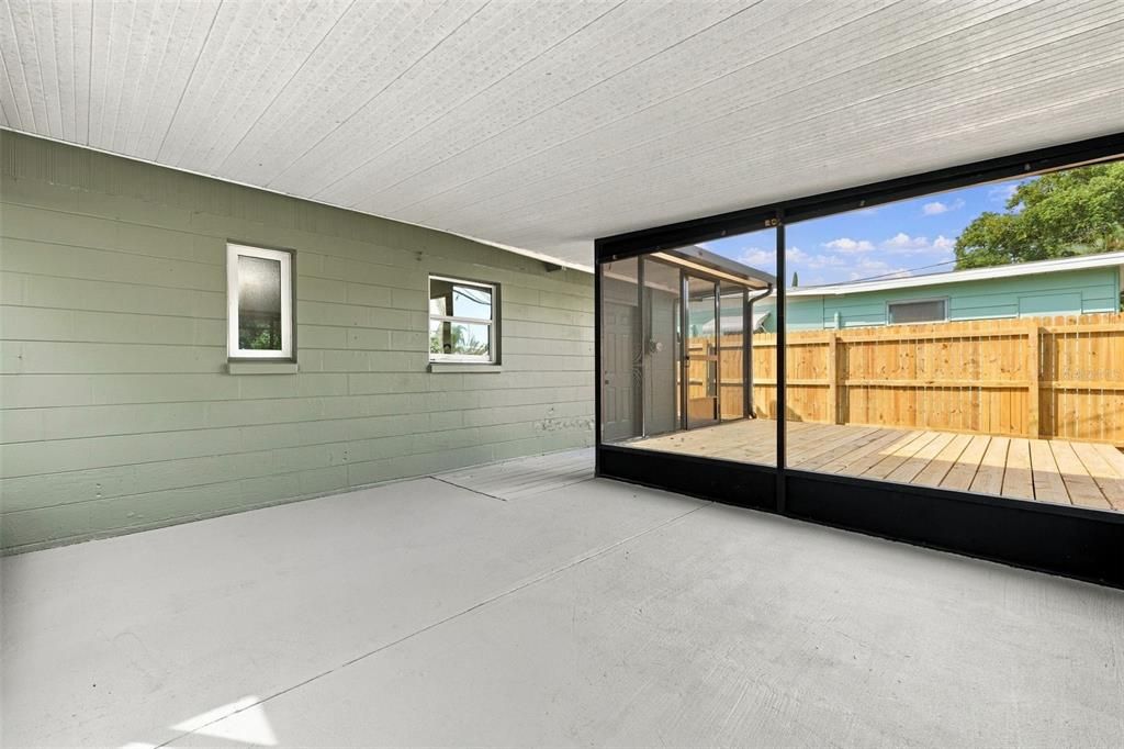 For Sale: $264,900 (2 beds, 1 baths, 716 Square Feet)