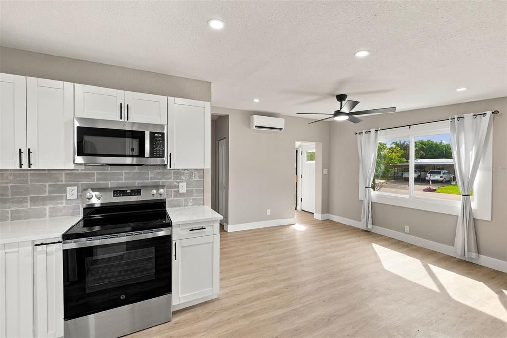 For Sale: $264,900 (2 beds, 1 baths, 716 Square Feet)