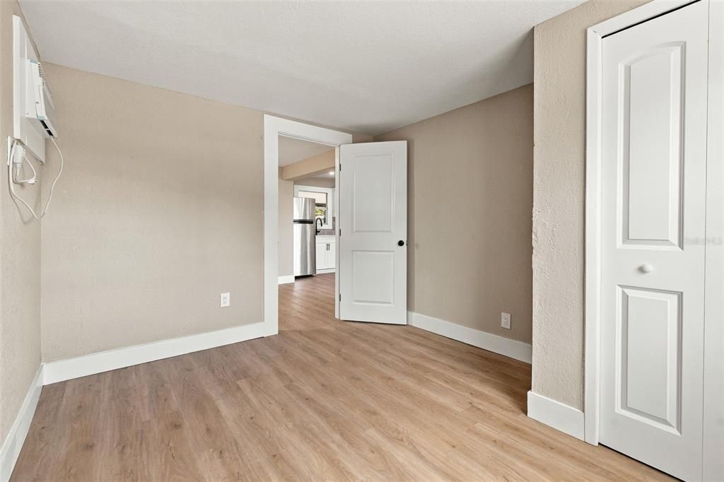 For Sale: $264,900 (2 beds, 1 baths, 716 Square Feet)