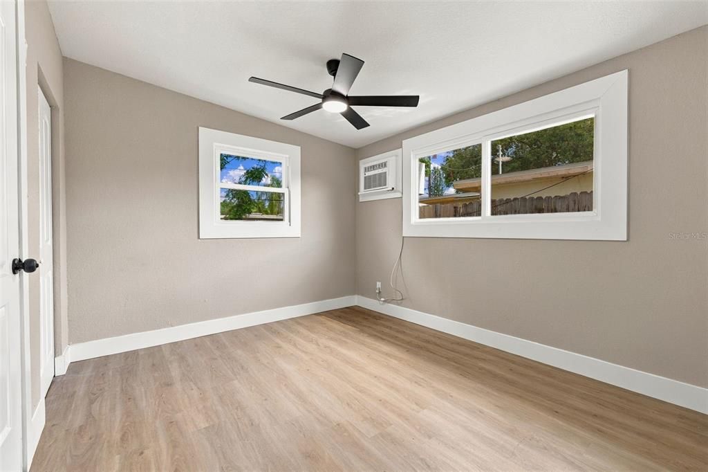 For Sale: $264,900 (2 beds, 1 baths, 716 Square Feet)