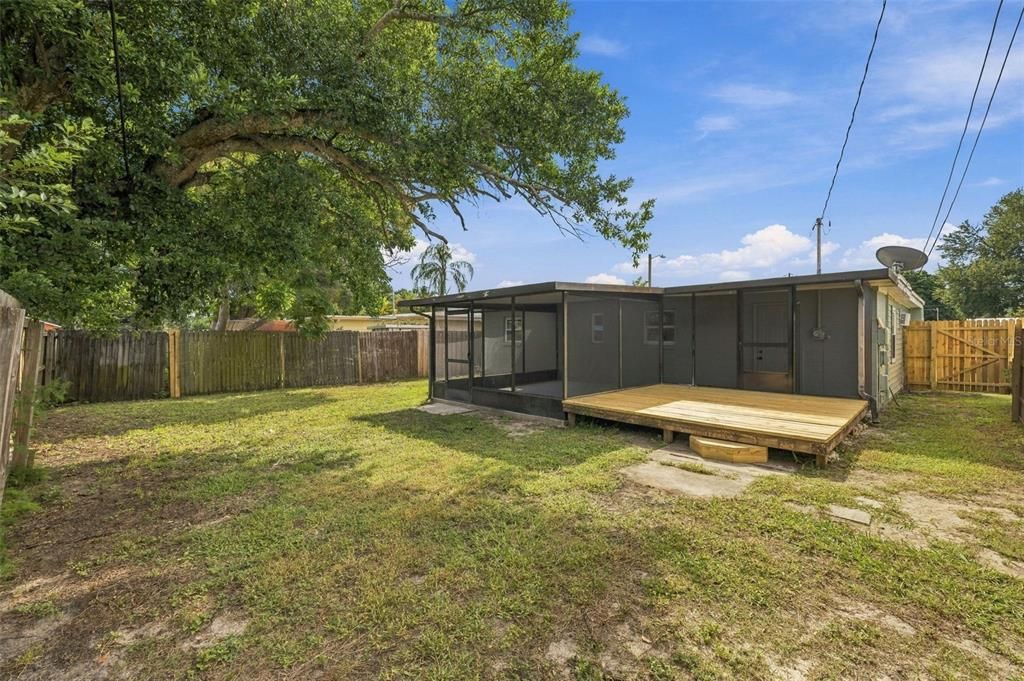 For Sale: $264,900 (2 beds, 1 baths, 716 Square Feet)