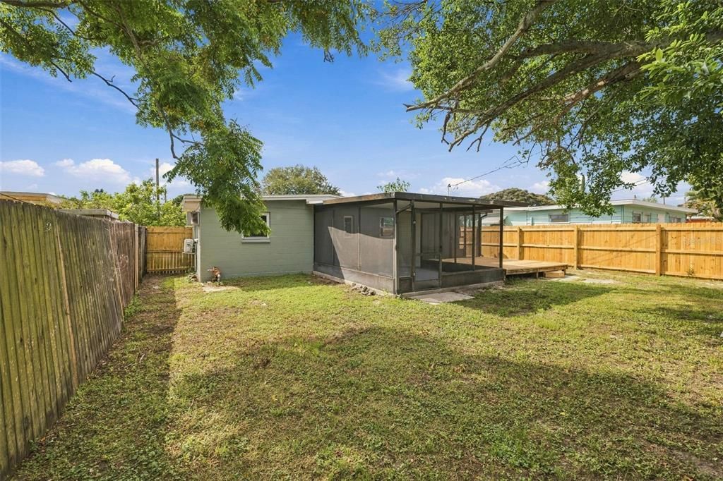 For Sale: $264,900 (2 beds, 1 baths, 716 Square Feet)