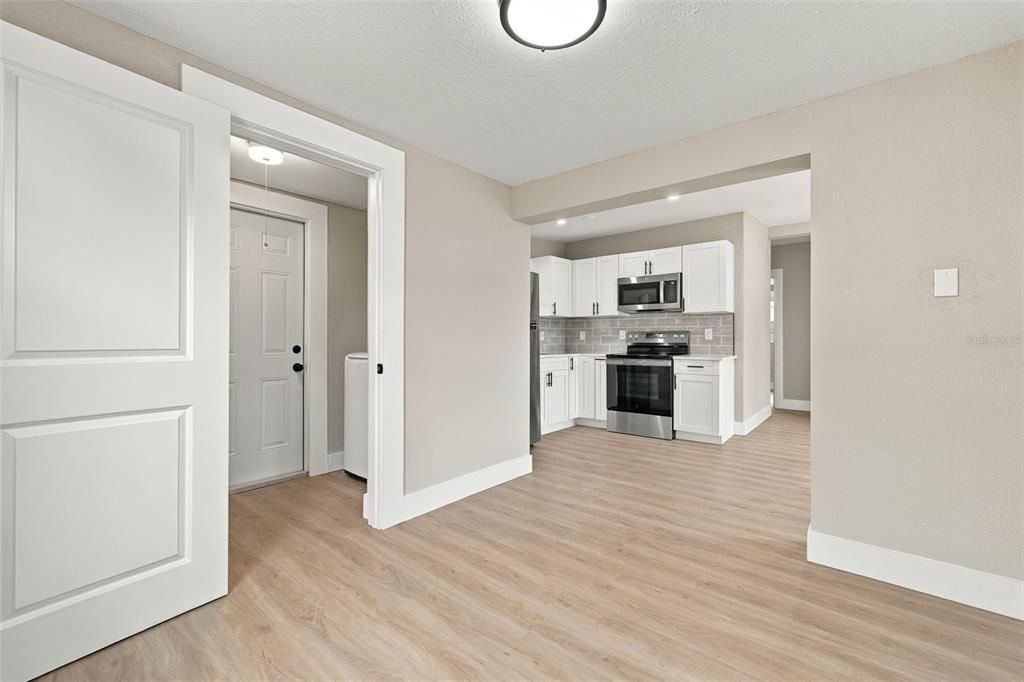 For Sale: $264,900 (2 beds, 1 baths, 716 Square Feet)
