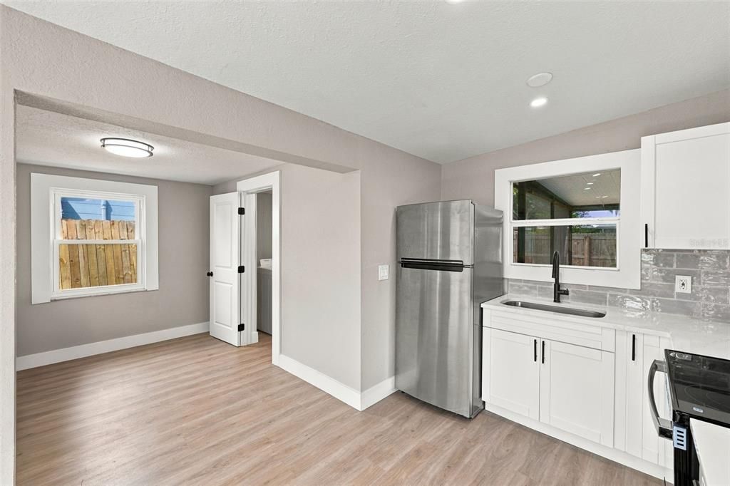 For Sale: $264,900 (2 beds, 1 baths, 716 Square Feet)