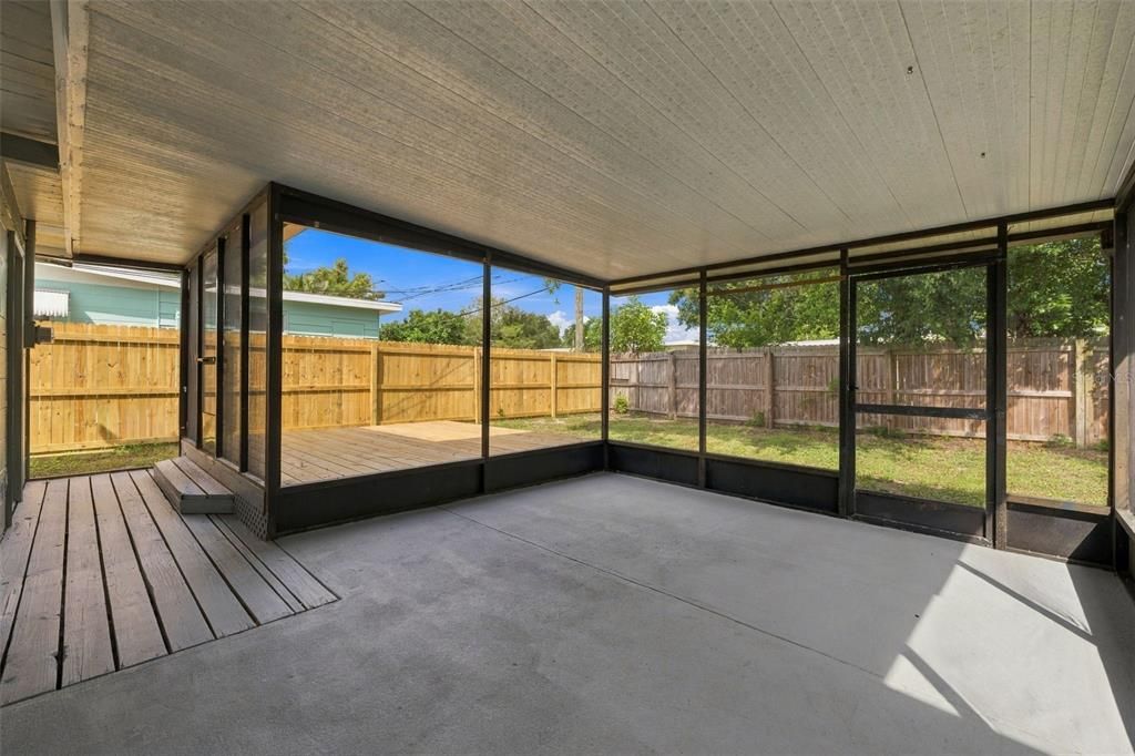 For Sale: $264,900 (2 beds, 1 baths, 716 Square Feet)