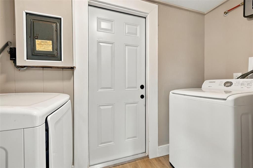 For Sale: $264,900 (2 beds, 1 baths, 716 Square Feet)