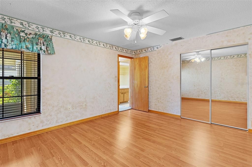 En Venta: $249,900 (2 camas, 2 baños, 1393 Pies cuadrados)