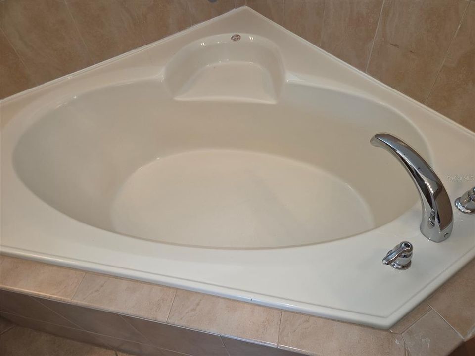 En Venta: $449,000 (4 camas, 3 baños, 2547 Pies cuadrados)