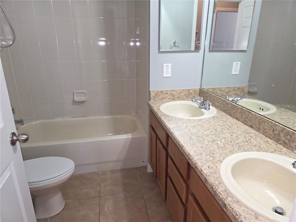 En Venta: $449,000 (4 camas, 3 baños, 2547 Pies cuadrados)