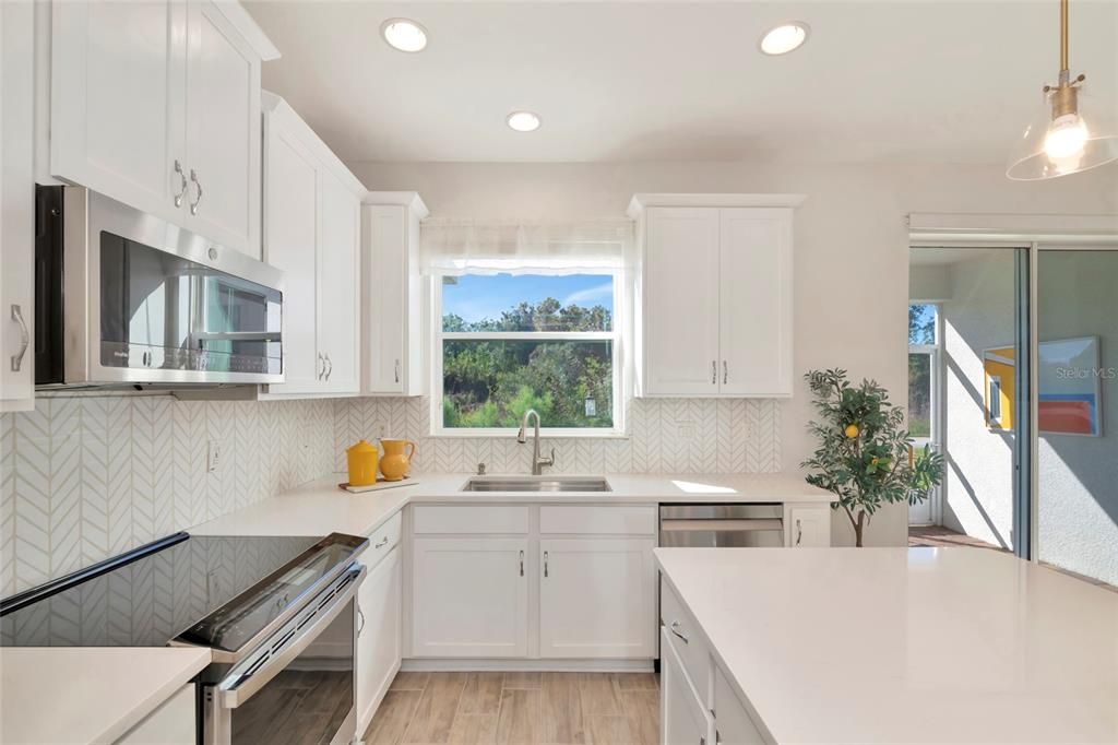 На продажу: $349,900 (3 спален, 2 ванн, 1673 Квадратных фут)