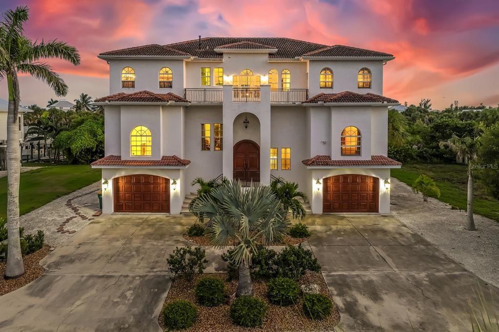 For Sale: $3,490,000 (4 beds, 3 baths, 4356 Square Feet)