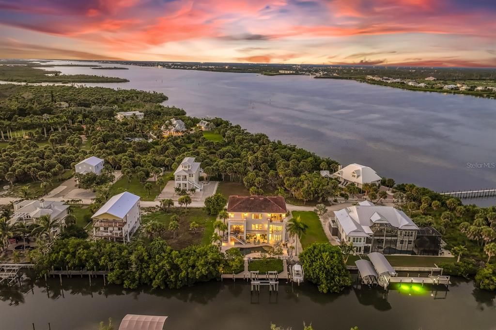 For Sale: $3,490,000 (4 beds, 3 baths, 4356 Square Feet)