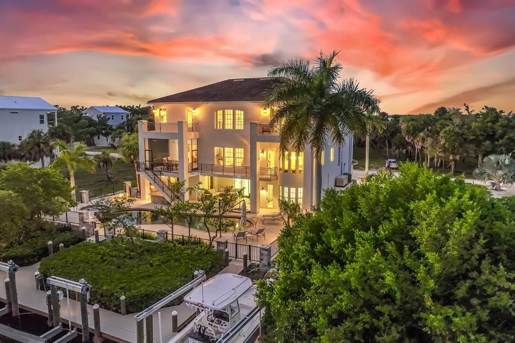 For Sale: $3,490,000 (4 beds, 3 baths, 4356 Square Feet)