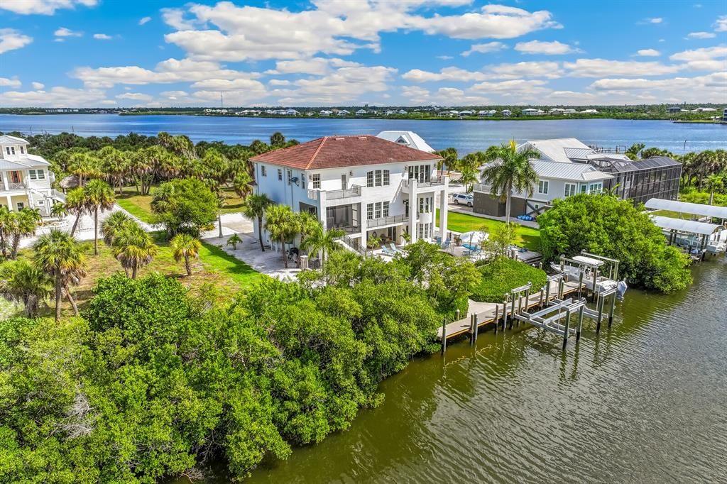 For Sale: $3,490,000 (4 beds, 3 baths, 4356 Square Feet)